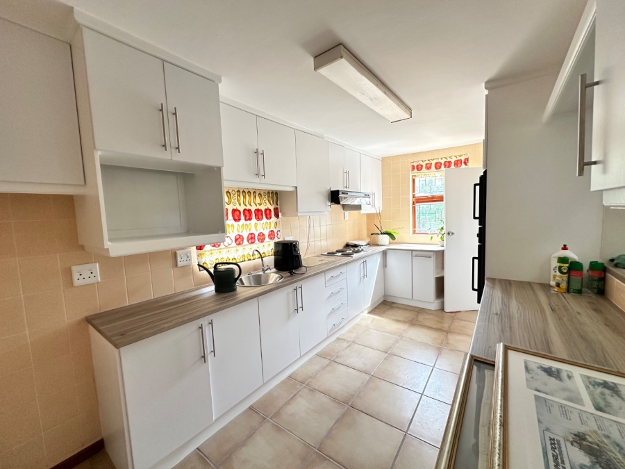 5 Bedroom Property for Sale in Bayview Western Cape